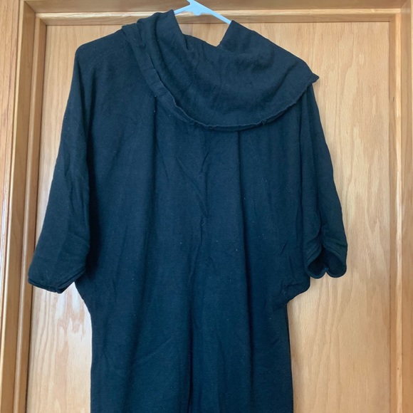 Short sleeve cowl neck top - Picture 3 of 3